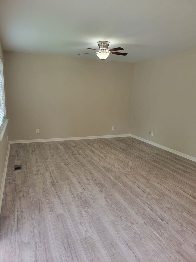 Photo - Spacious & Versatile Living in a Prime Location!
