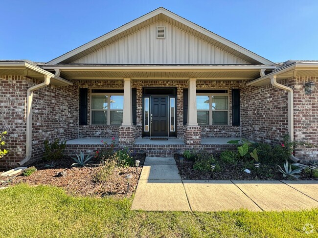 Building Photo - Stunning 4 Bedroom Rental