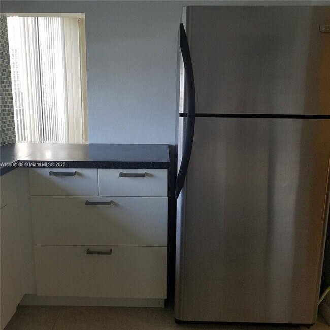 Photo - 17021 N Bay Rd Unidad 728