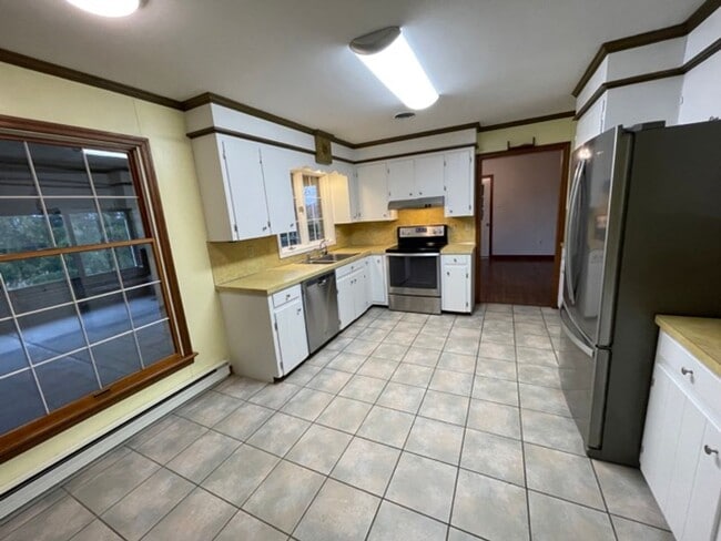 Photo - 735 E King St