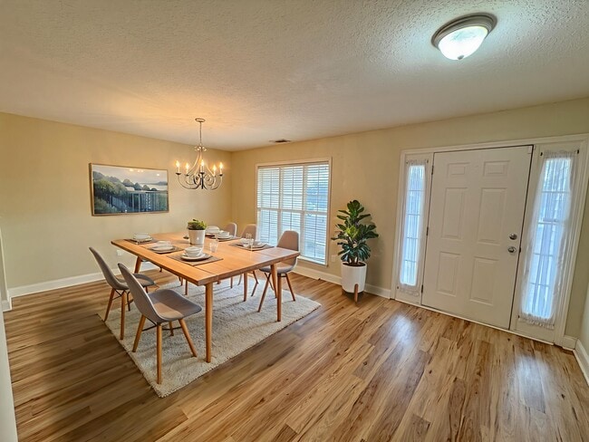 Photo - 1001 Bradford Way