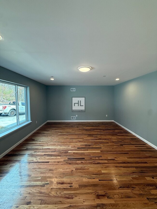 Photo - CUNARD AVENUE Unit 1