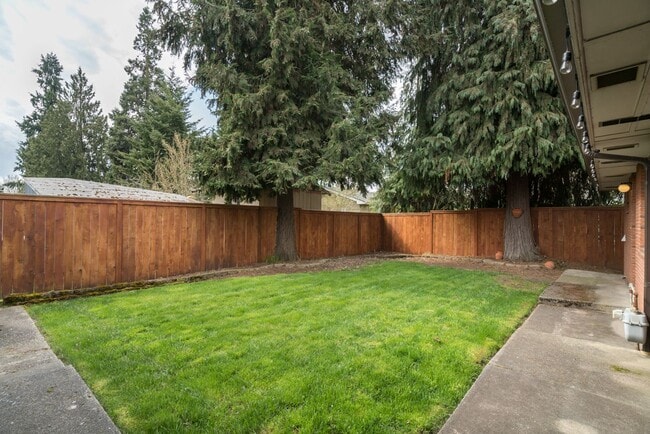 Photo - $500 move-in incentive! Awesome 3-bdrm/2-b... Apartamento Unidad 515 SE 12th