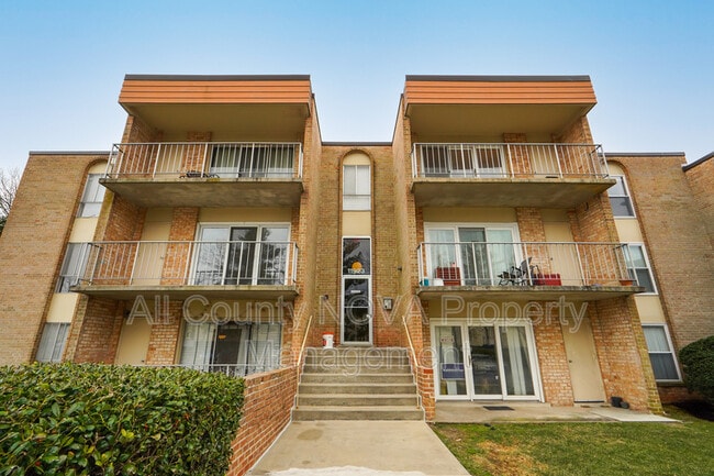 Building Photo - 11923 Parklawn Dr Unit #303