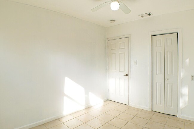 Photo - 3040-3042 Douglas Ave Unit 3042 Douglas Ave