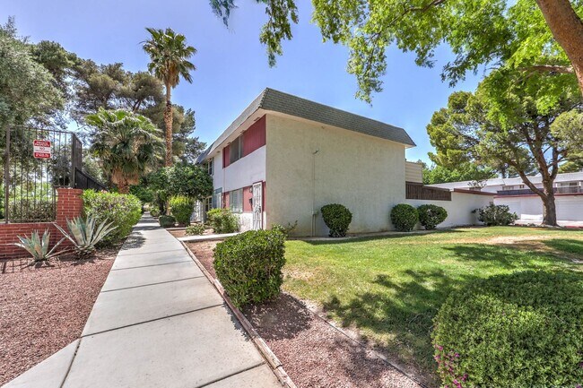Photo - Huge one bedroom condo close community pool and tennis courts.