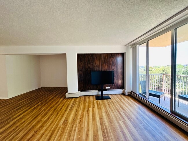 Photo - 2211 S Stewart Ave Unit 4D