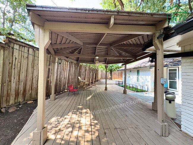 Photo - 4 Bed / 2.5 Bath on a Cul-de-Sac - 2-Car Garage & Spacious Fenced Backyard