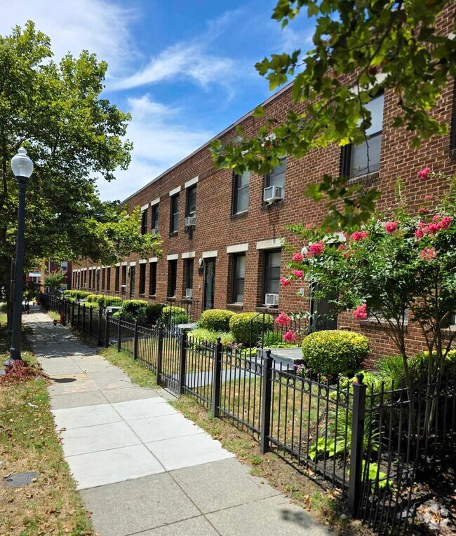 Building Photo - 1132 16th St NE Unit 1 Rental