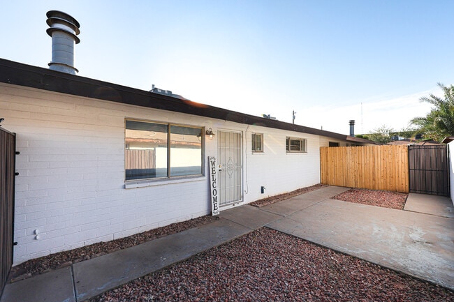 All this space is yours to use and enjoy - 3022 N 37th St Unit 4