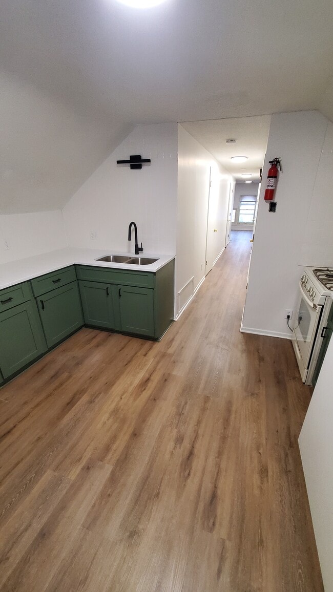 Photo - 164 Congress St W