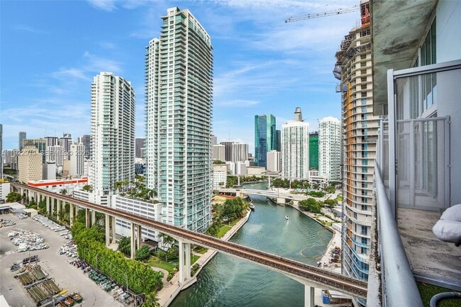 Building Photo - 690 SW 1st Ct Unit 2315