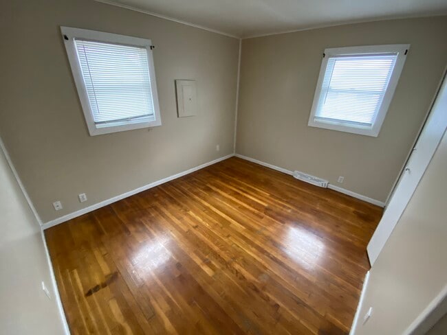 Photo - 2104 Panama St