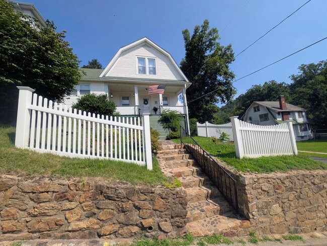 Building Photo - 424 Revere St Rental