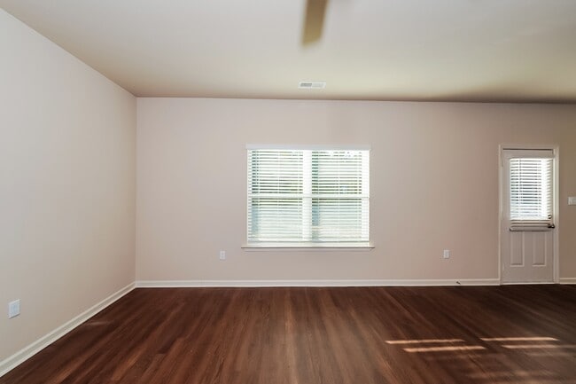 Photo - 335 Clover Cir