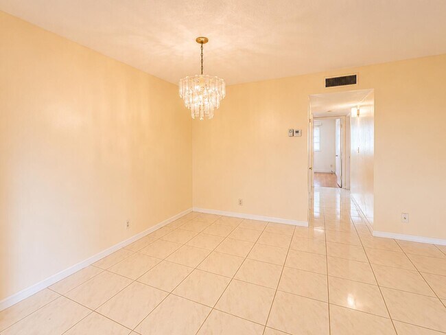 Photo - 5300 Washington St Unidad S313