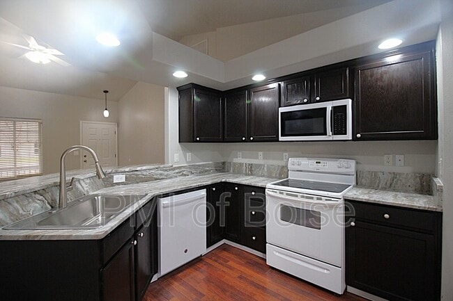 Photo - 3300 N Elmstone Ave