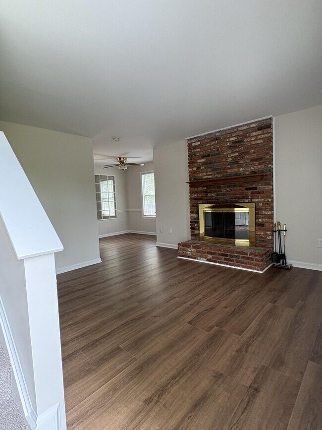 Photo - 4305 Pleasant Valley Rd