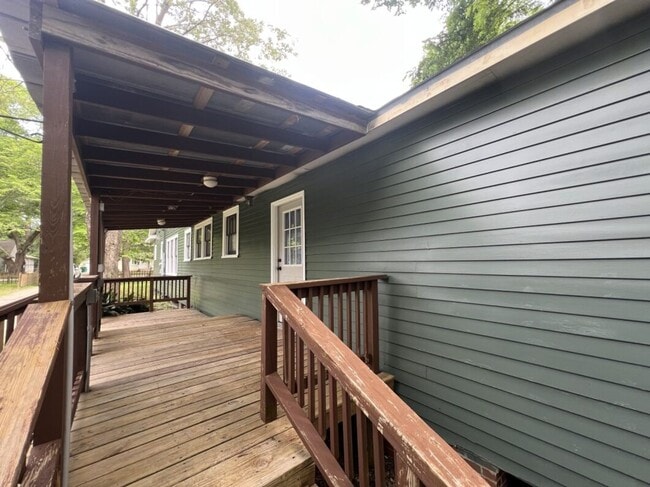 Photo - Spacious 5-Bedroom Home in Prime Zachary Location
