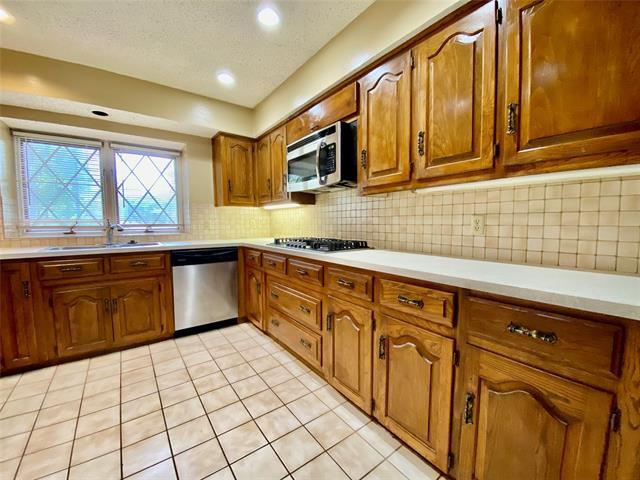 Photo - 223 Woodcrest Dr