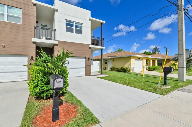460 NW 27th Ave