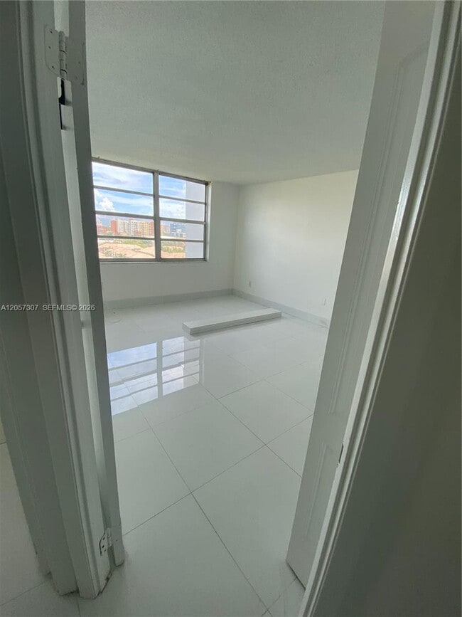 Photo - 2780 NE 183rd St Unit 909