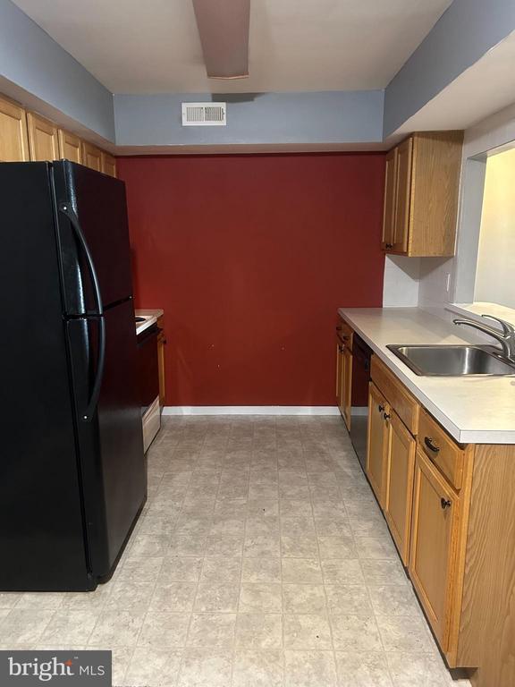 Building Photo - 413 Gregorys Way