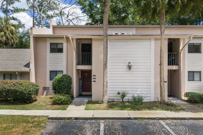 Building Photo - Freshly Updated 2BR Condo with Private Balcony & In-Unit Laundry