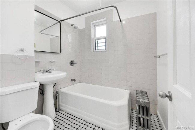 Photo - 1129 E 221st St Unit 3
