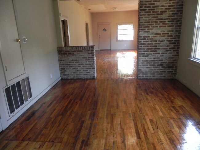 Photo - 354 Charles St