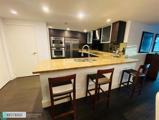 Photo - 9400 W Bay Harbor Dr Unidad 202