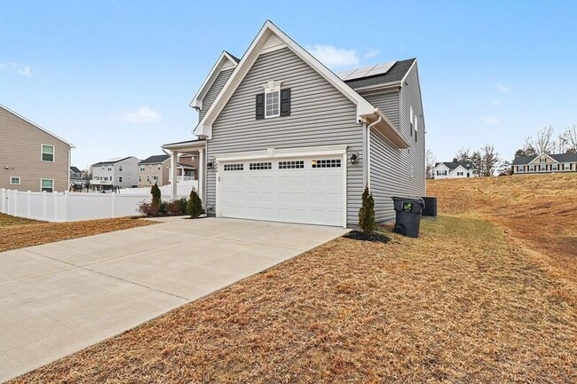 Photo - 484 Bridgepoint Dr