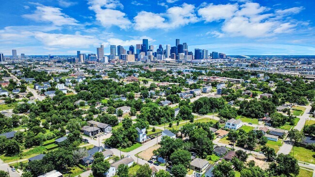 Photo - 3214 Tuam St
