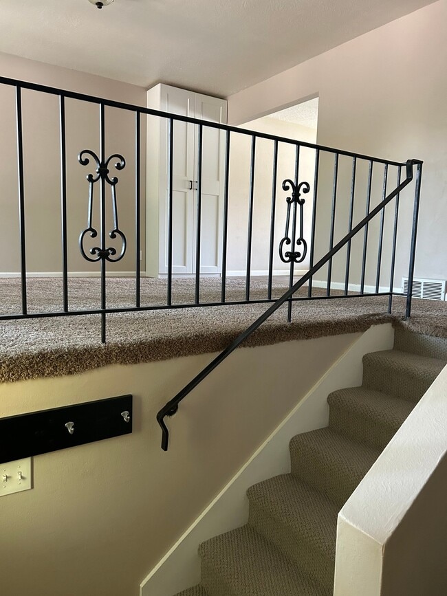 Photo - 368 Weaver Ln