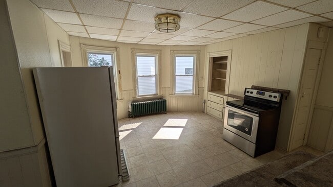 Building Photo - 20 Kosta St Unit 3 Rental