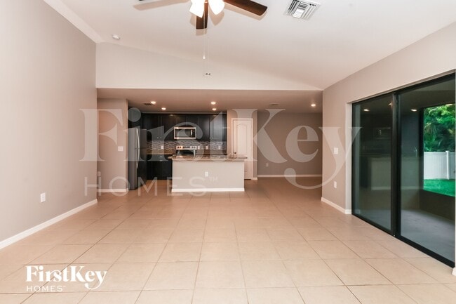 Photo - 4625 Dragon St