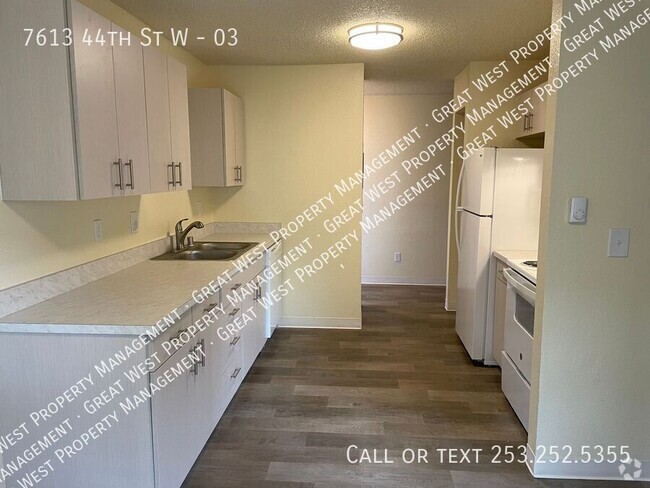 Building Photo - Fully remodeled Unit 03 Rental