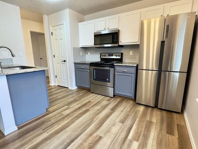 Photo - 1069 W Pine Ave