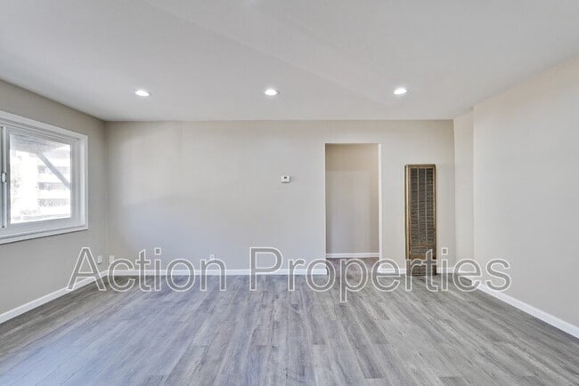 Photo - 685 Foxtail Dr Unit #4