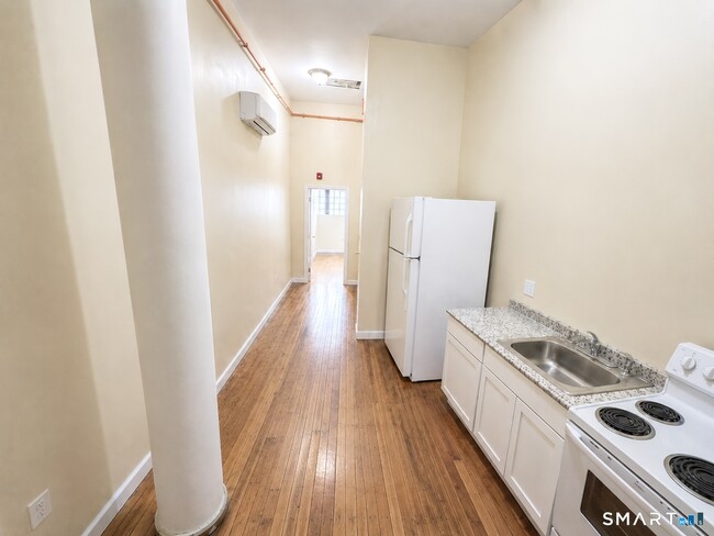 105 Bank St Unit 1F