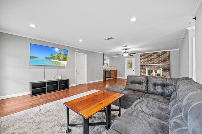 Photo - 203 Elizabeth Ct