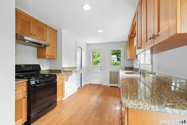 Photo - 290 Soundview Ave