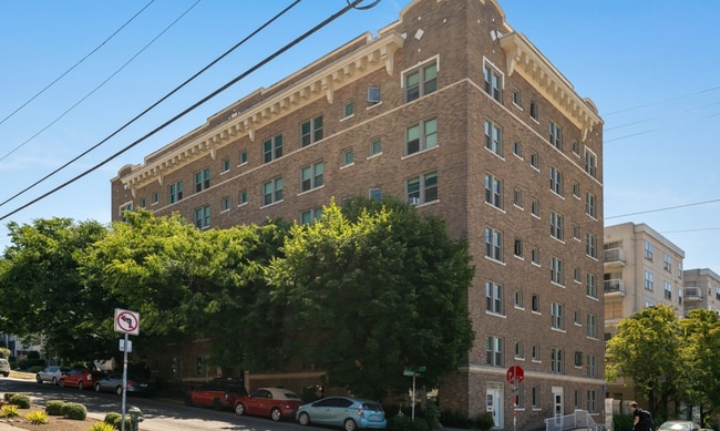 Building Photo - Charming One-Bedroom near Downtown Seattle!!! Unit A207