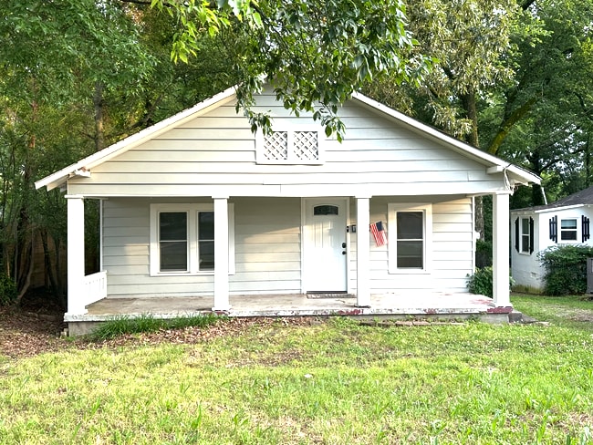 Building Photo - Alpine