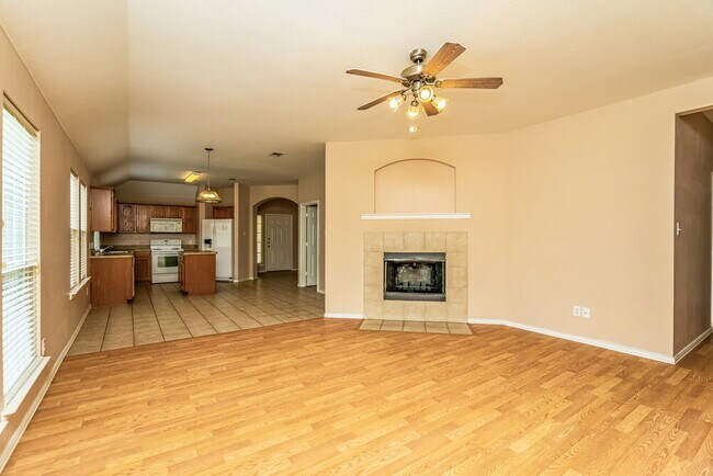 Photo - 317 Creekview Dr