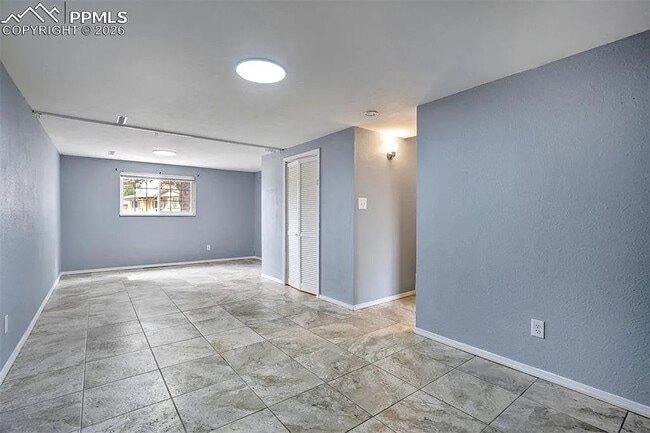 Photo - 1002 Delft Dr