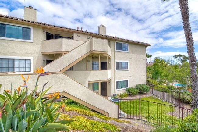 Updated Lower Level Condo in gated Vista W... - Updated Lower Level Condo in gated Vista W...