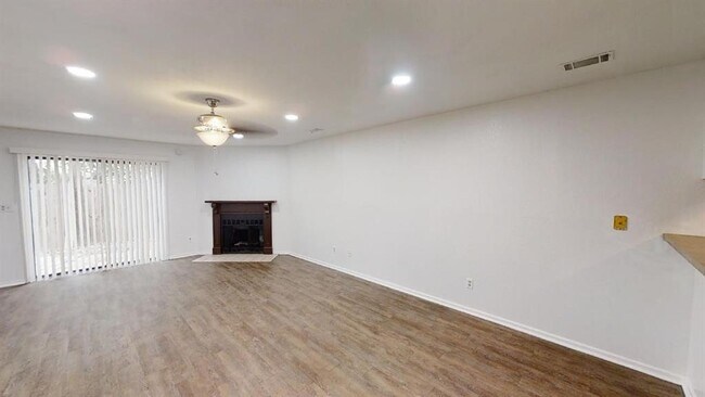 Photo - 1606 Mill St Unidad B