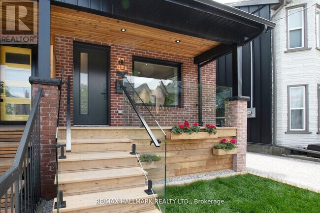Photo - 1 1/2 DELANEY CRESCENT