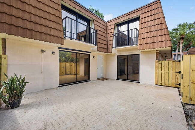 Photo - 183 Charter Way